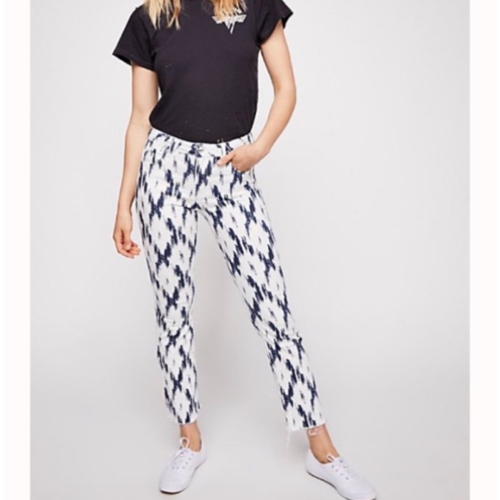 FREE PEOPLE Indigo Skies Printed Cropped Leg Jeans - Picture 2 of 3